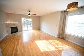 9216 N Charleston Ave in Portland, OR - Building Photo - Building Photo