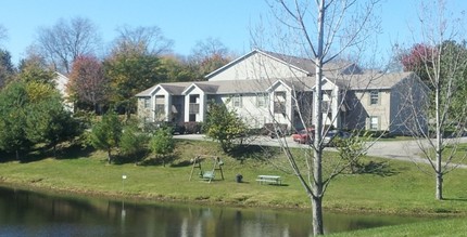 Maple Lake Apartments in Crittenden, KY - Foto de edificio - Building Photo