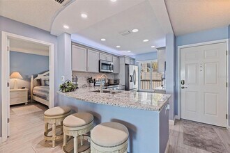 6365 Bahia Del Mar Blvd S, Unit 212 in St. Petersburg, FL - Foto de edificio - Building Photo