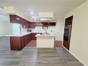 11110 High Star Dr in Houston, TX - Building Photo - Building Photo