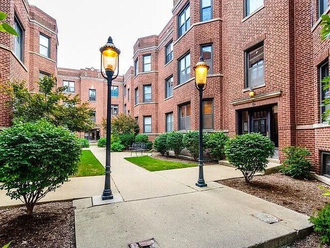 property at 903 W Cornelia Ave