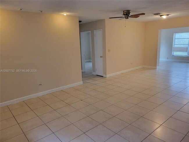 6856 NW 12th St in Plantation, FL - Building Photo - Building Photo