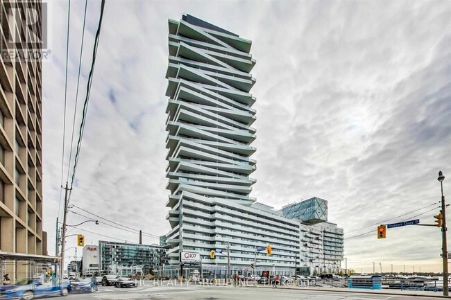 15-3315 Queens Quay E