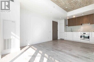 161 Roehampton Ave in Toronto, ON - Building Photo - Building Photo