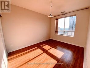 18 Sommerset Way in Toronto, ON - Building Photo - Building Photo