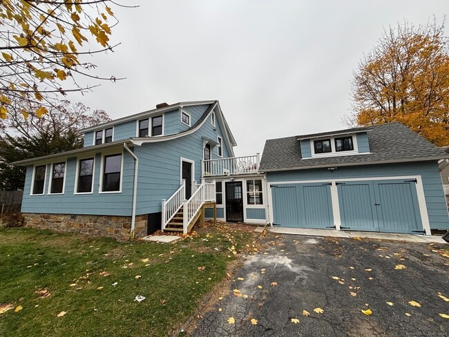 property at 2 Scofield Pl