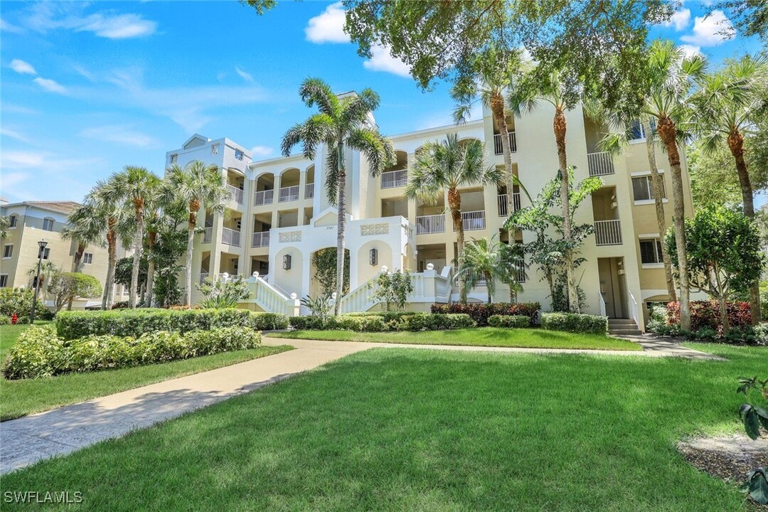 7741 Pebble Creek Cir in Naples, FL - Building Photo