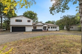 2038 Avon Dr in Denison, TX - Building Photo - Building Photo