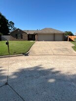 1404 Bois D Arc Dr in Yukon, OK - Building Photo