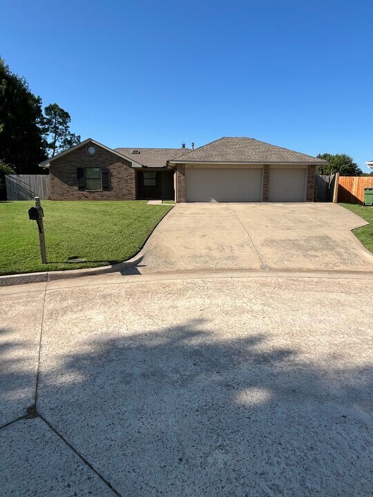 1404 Bois D Arc Dr in Yukon, OK - Building Photo