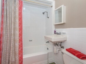 1064 Beacon St, Unit A in Brookline, MA - Building Photo - Building Photo