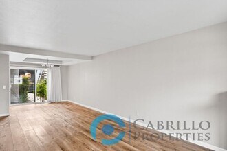 4024 Crystal Dawn in San Diego, CA - Building Photo - Building Photo