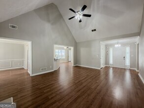 593 Red Tip Ln in Loganville, GA - Building Photo - Building Photo