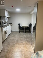 2518 Lake Shore Blvd W in Toronto, ON - Building Photo - Building Photo