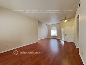 8601 Marmon Way in Sacramento, CA - Building Photo - Building Photo