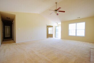 1445 Avoncroft Dr in Fayetteville, NC - Building Photo - Building Photo