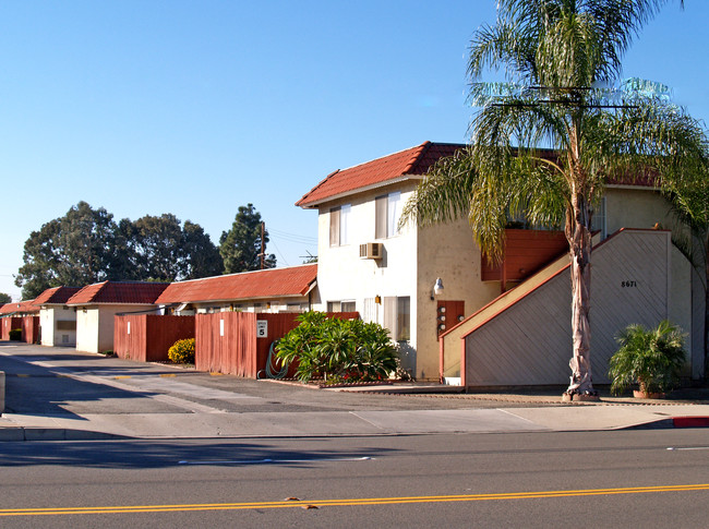 8671 Walker St in Cypress, CA - Foto de edificio - Building Photo