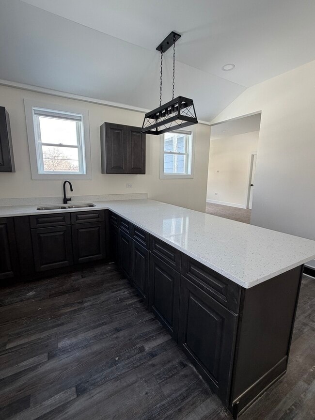 915 S Spencer Rd in New Lenox, IL - Foto de edificio - Building Photo