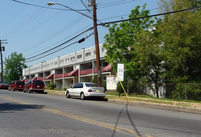 Park Gardens in Hyattsville, MD - Building Photo - Building Photo