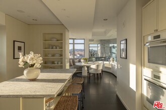 10800 Wilshire Blvd in Los Angeles, CA - Building Photo - Building Photo