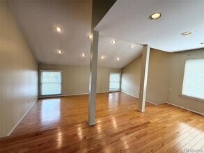 6842 Indian Creek Dr in West Bloomfield Township, MI - Building Photo - Building Photo