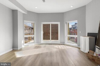 919 N 15th St in Philadelphia, PA - Building Photo - Building Photo