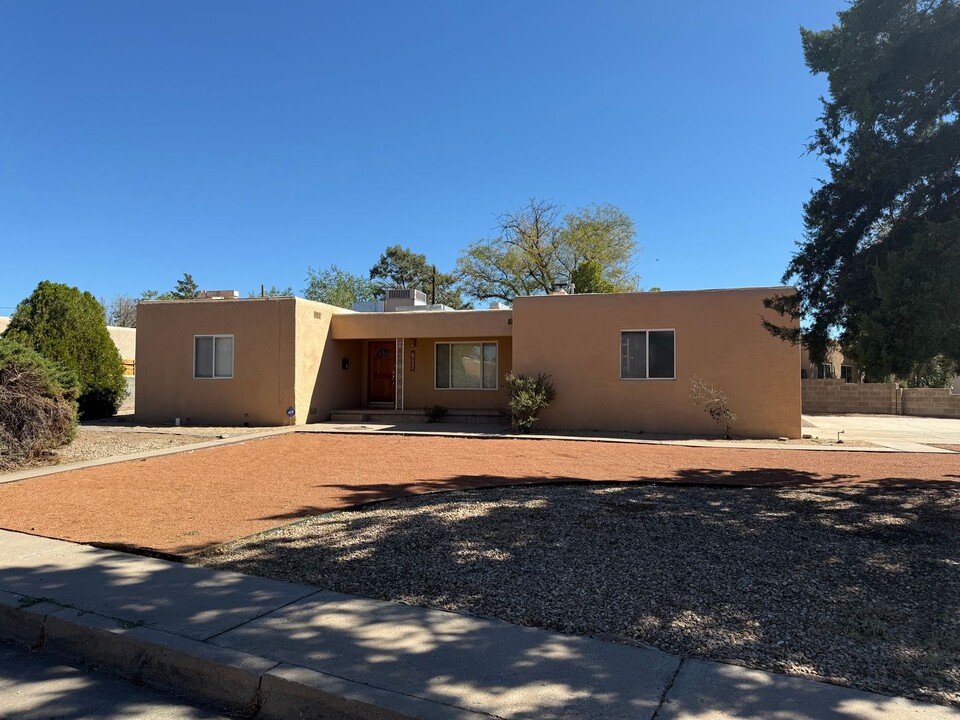 4902 Southern Ave SE in Albuquerque, NM - Building Photo