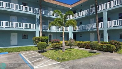606 SW Natura Blvd in Deerfield Beach, FL - Building Photo - Building Photo