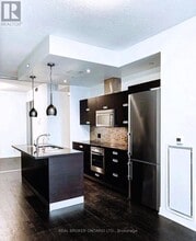 88 Park Lawn Rd in Toronto, ON - Building Photo - Building Photo