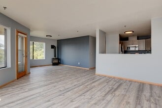 861 SE Regatta Dr in Oak Harbor, WA - Building Photo - Building Photo