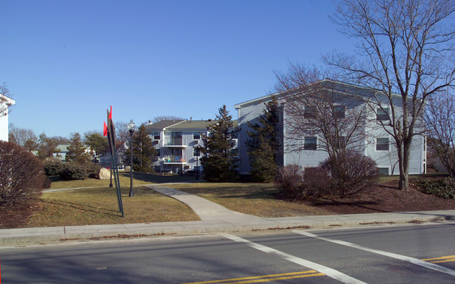 Cromwell Court in Hyannis, MA - Building Photo - Building Photo