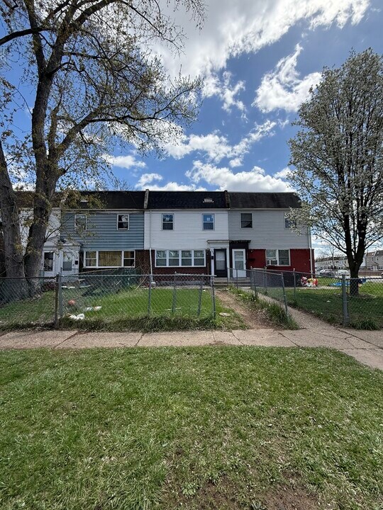 5802 Fleetwing Dr in Levittown, PA - Foto de edificio