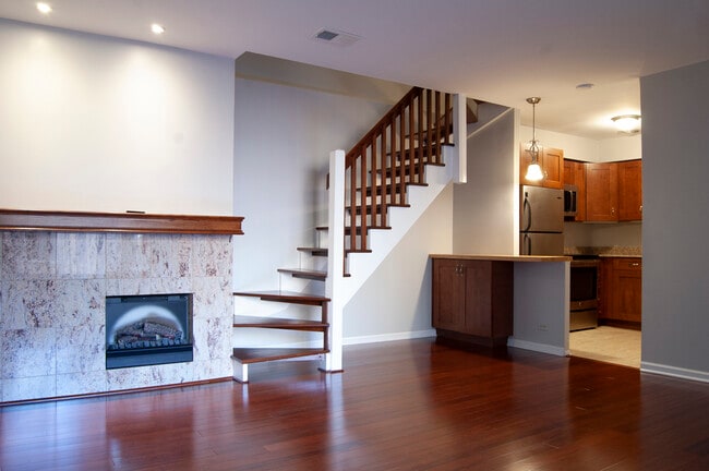 744 W Gordon Ter in Chicago, IL - Building Photo - Building Photo