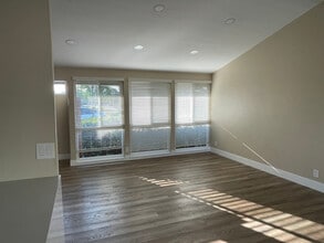 11442 Foster Rd in Los Alamitos, CA - Building Photo - Building Photo