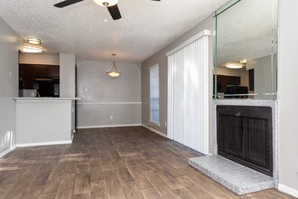 Crossings at Irving Apartments in Irving, TX - Foto de edificio - Interior Photo