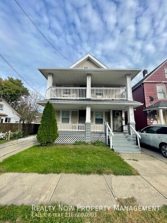 2231 W 104th St-Unit -Unit 3 in Cleveland, OH - Foto de edificio