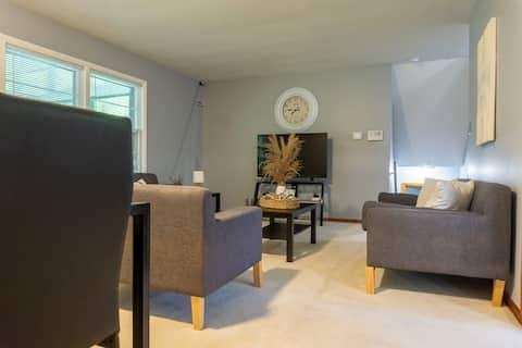 property at 2913 Hester Ln NW