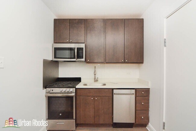 2644 N Spaulding Ave, Unit M07B in Chicago, IL - Building Photo - Building Photo