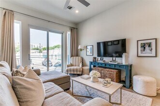 5515 Bryan Pkwy in Dallas, TX - Building Photo - Building Photo