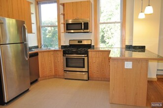 109 Miller Rd-Unit -Apt 3 in Mahwah, NJ - Building Photo - Building Photo