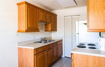23385 Farnam St, Unit 3 in Port Charlotte, FL - Building Photo - Building Photo