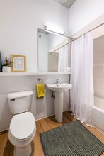 1230 N Ashland Ave, Unit 20 in Chicago, IL - Building Photo - Building Photo