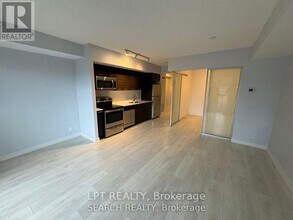 2220 Lake Shore Blvd W in Toronto, ON - Building Photo - Building Photo