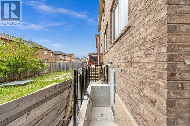 177 Hyperion Ct in Oshawa, ON - Building Photo - Building Photo