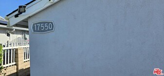 17550 Willard St in Los Angeles, CA - Building Photo