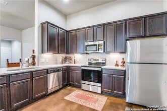 1501 Lucille St in Seguin, TX - Building Photo - Building Photo