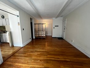 124 Sutherland Rd, Unit 1 in Boston, MA - Building Photo - Building Photo