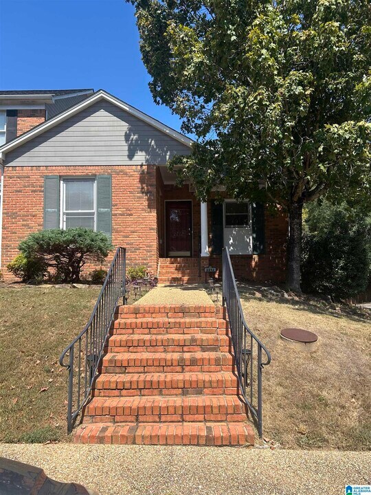 2212 Ascot Ln in Vestavia Hills, AL - Building Photo