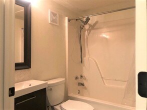 2200 S Louisiana St, Unit 204 in Little Rock, AR - Foto de edificio - Building Photo