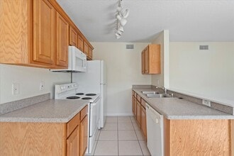 1884 Agora Cir SE, Unit 203 in Palm Bay, FL - Foto de edificio - Building Photo
